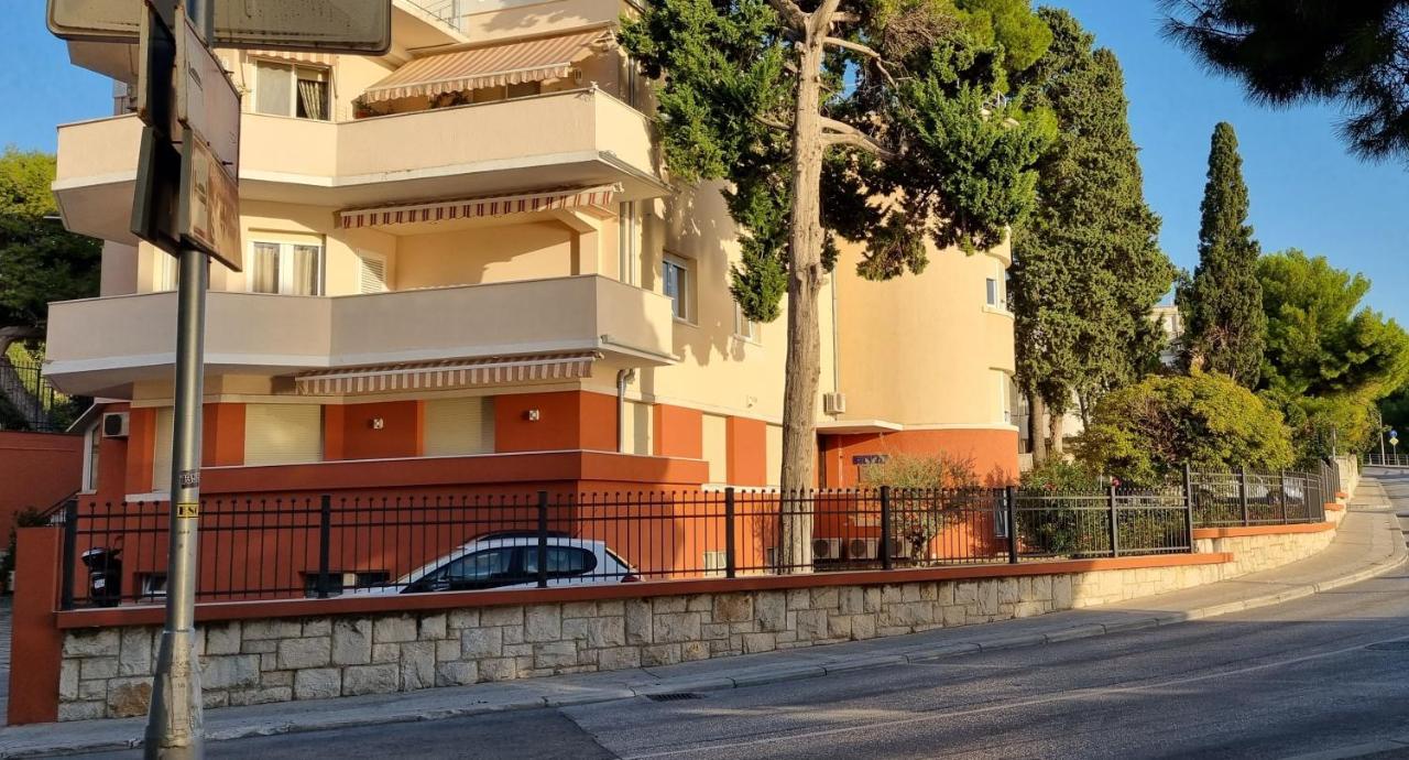 Apartments Suzy Split Bagian luar foto