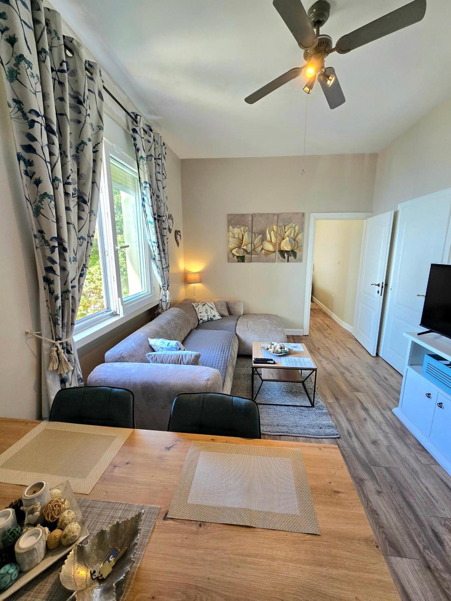 Apartments Suzy Split Bagian luar foto