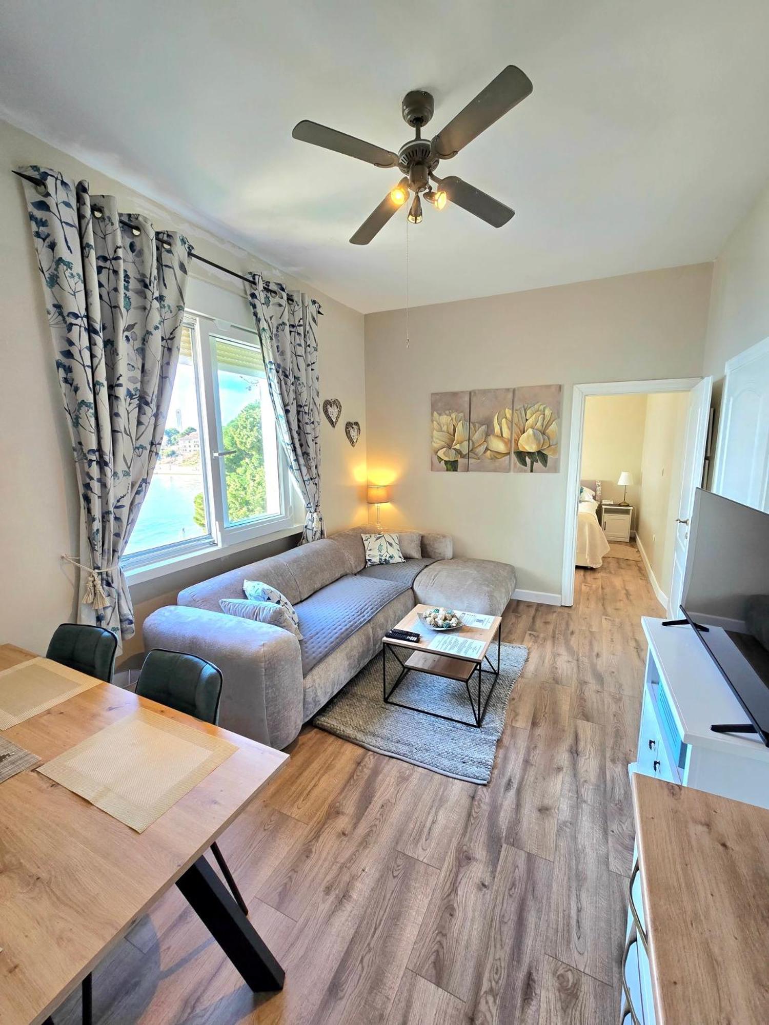 Apartments Suzy Split Bagian luar foto